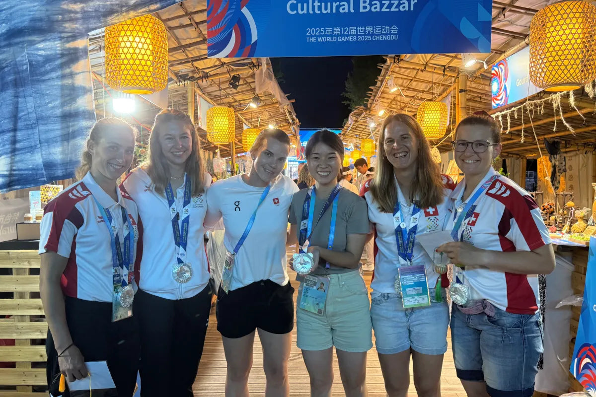 Liu Luolin with international athletes at the Cultural Bazaar during the 2025 World Games in Chengdu.